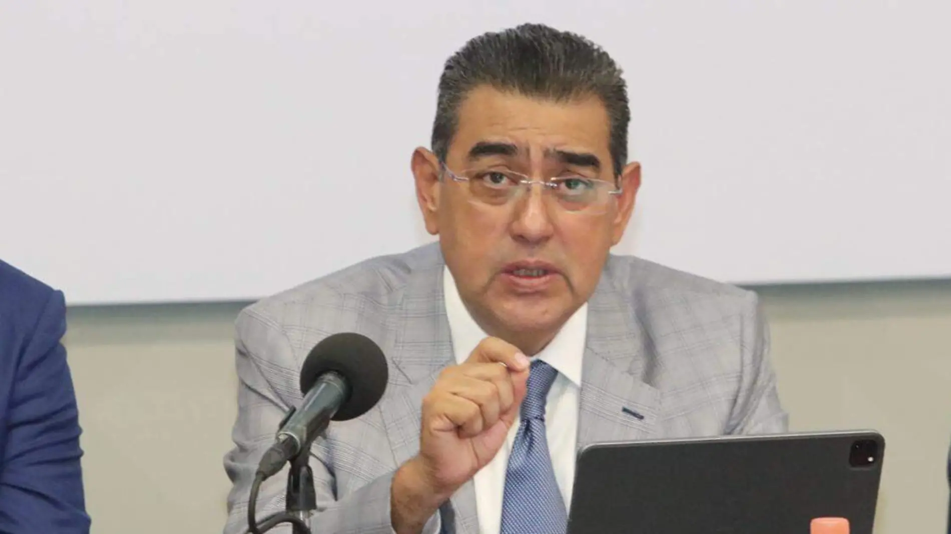 Sergio Salomón Céspedes Peregrina, gobernador de Puebla